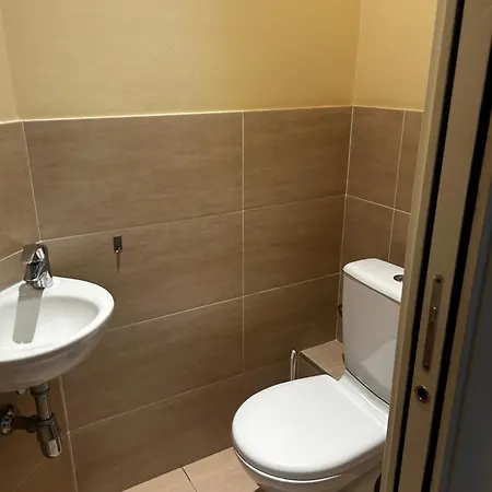 2 Bedroom Next To Monaco Air Conditioning
